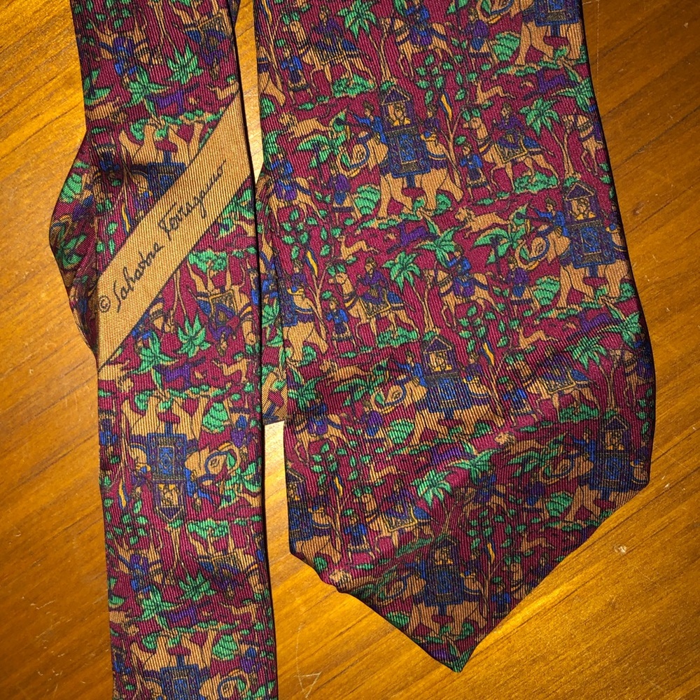 SALVATORE FERRAGAMO silk elephant vintage tie ♥️